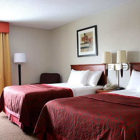Days Inn & Suites By Wyndham Bloomington/Normal Il Buitenkant foto