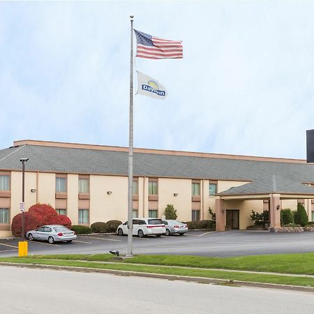 Days Inn & Suites By Wyndham Bloomington/Normal Il Buitenkant foto