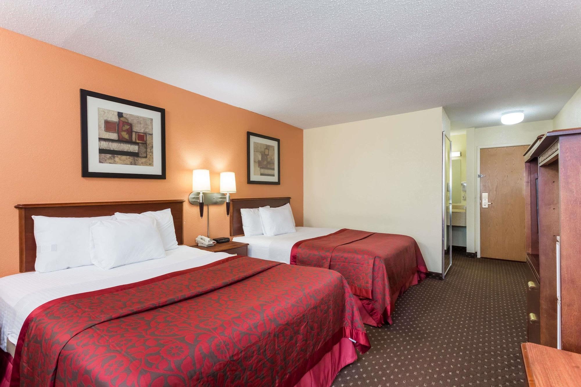 Days Inn & Suites By Wyndham Bloomington/Normal Il Buitenkant foto