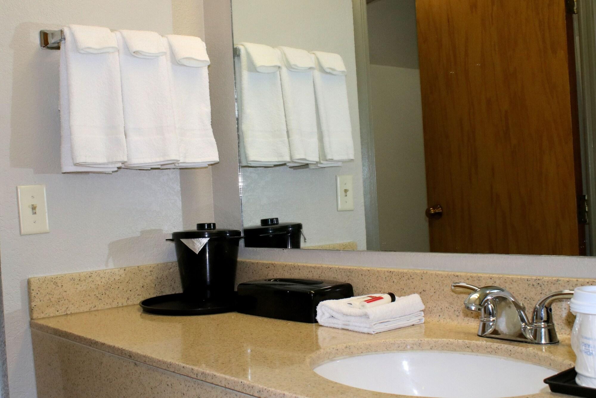 Days Inn & Suites By Wyndham Bloomington/Normal Il Buitenkant foto