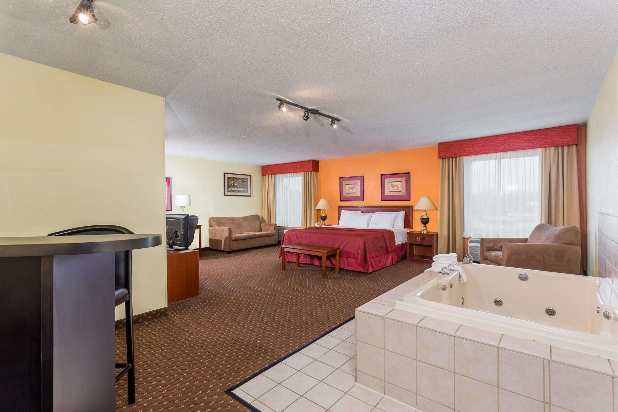 Days Inn & Suites By Wyndham Bloomington/Normal Il Buitenkant foto