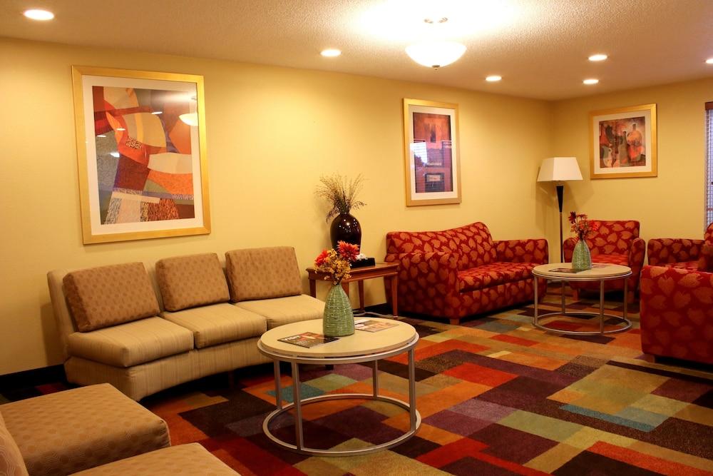 Days Inn & Suites By Wyndham Bloomington/Normal Il Buitenkant foto