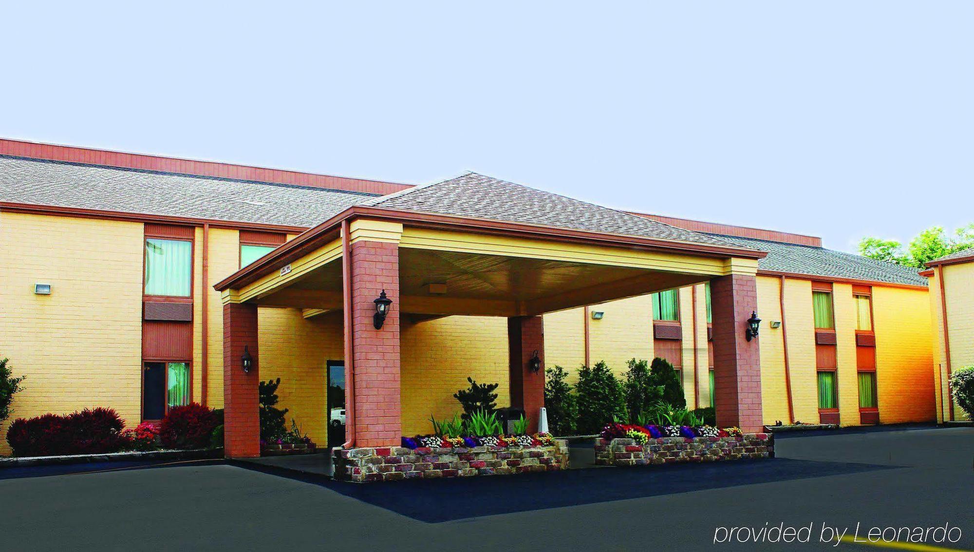 Days Inn & Suites By Wyndham Bloomington/Normal Il Buitenkant foto