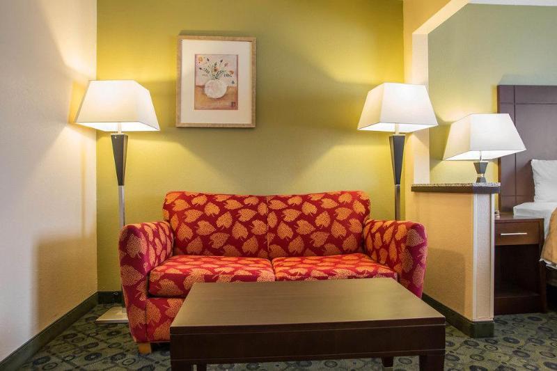 Days Inn & Suites By Wyndham Bloomington/Normal Il Buitenkant foto