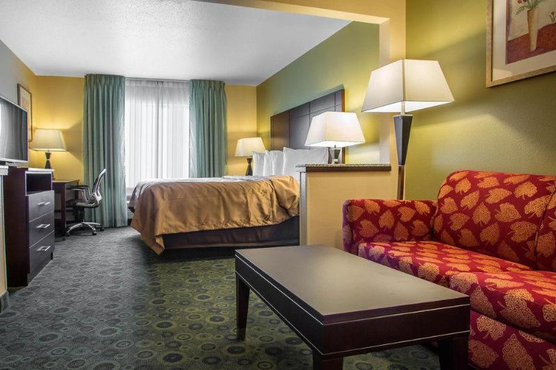 Days Inn & Suites By Wyndham Bloomington/Normal Il Buitenkant foto