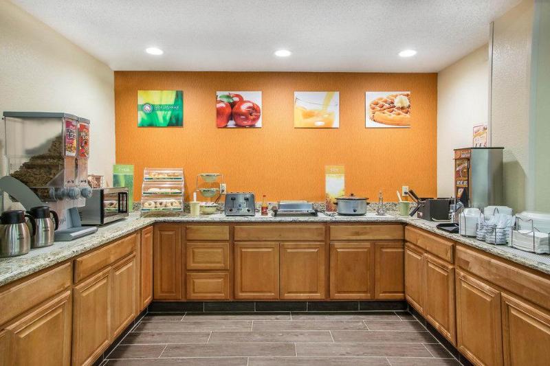 Days Inn & Suites By Wyndham Bloomington/Normal Il Buitenkant foto