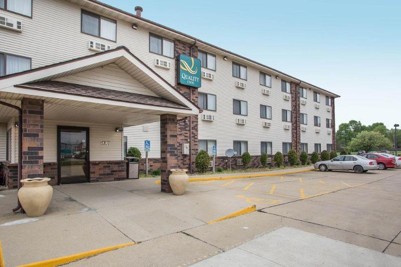 Days Inn & Suites By Wyndham Bloomington/Normal Il Buitenkant foto