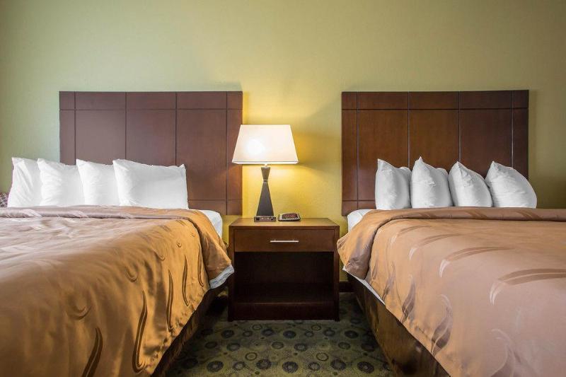 Days Inn & Suites By Wyndham Bloomington/Normal Il Buitenkant foto