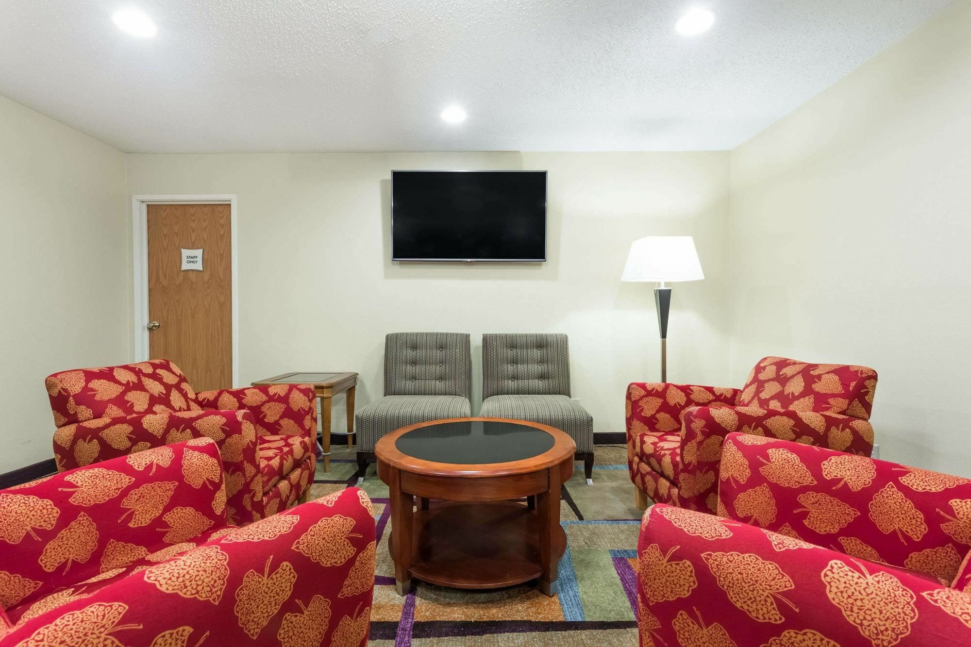 Days Inn & Suites By Wyndham Bloomington/Normal Il Buitenkant foto