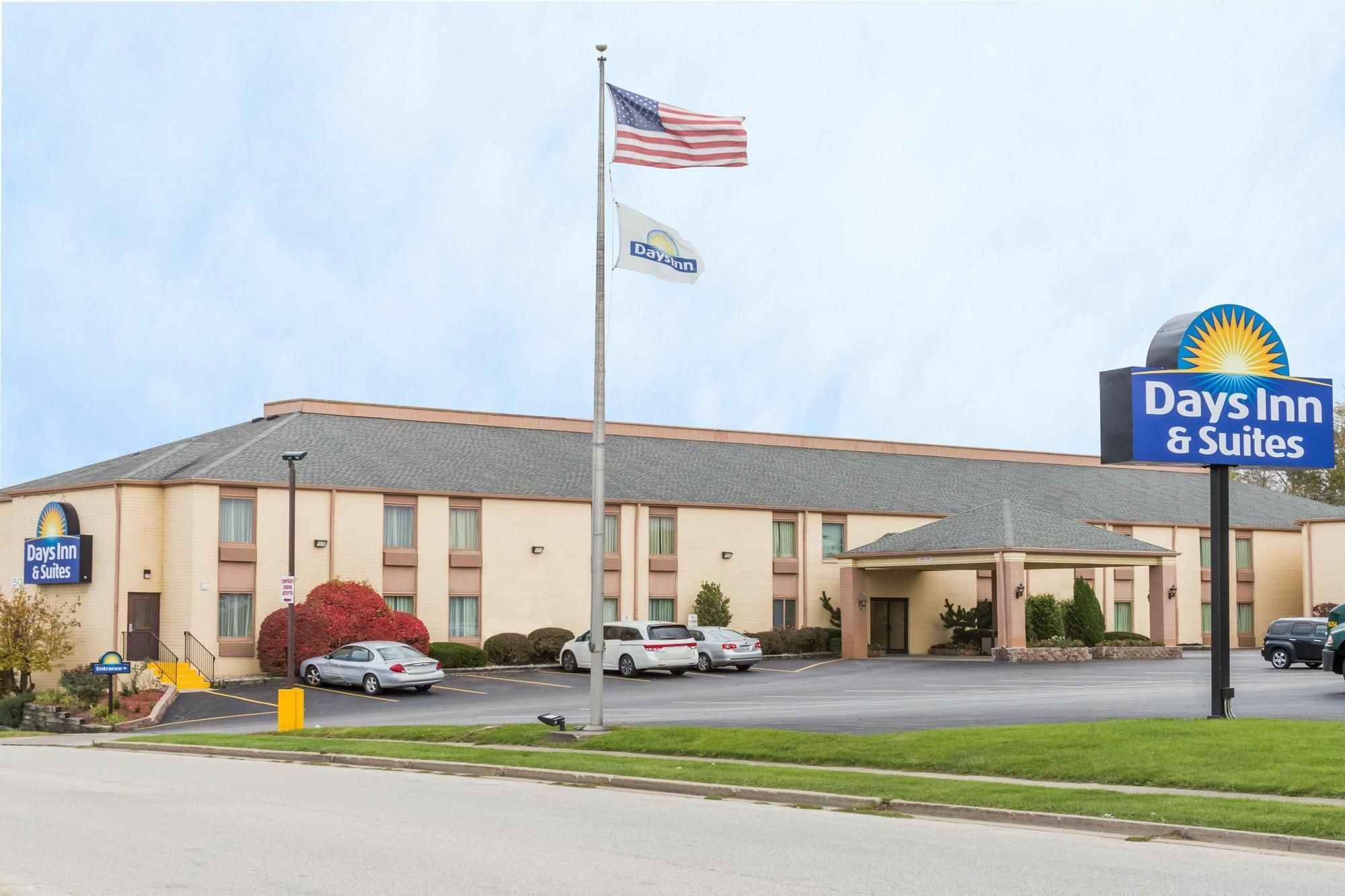 Days Inn & Suites By Wyndham Bloomington/Normal Il Buitenkant foto
