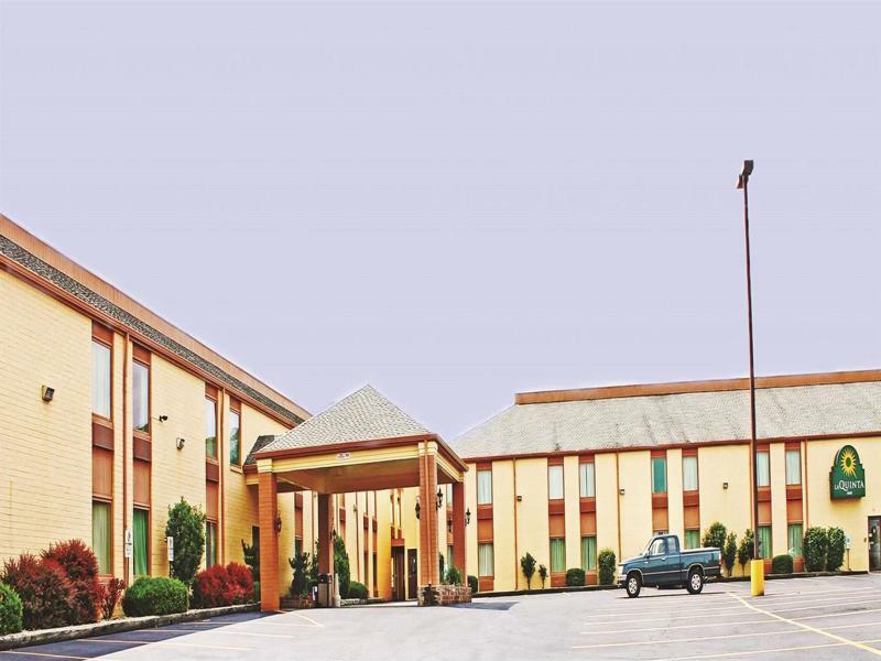Days Inn & Suites By Wyndham Bloomington/Normal Il Buitenkant foto
