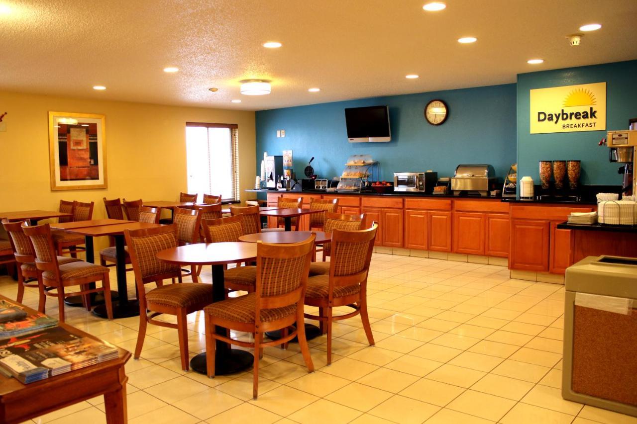 Days Inn & Suites By Wyndham Bloomington/Normal Il Buitenkant foto
